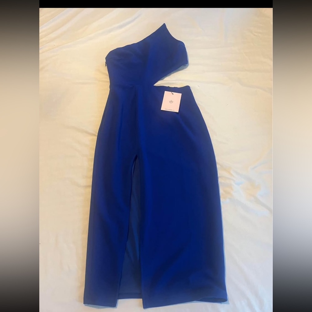 Brad new. Never worn. Tags still attached. 
Size XS. blue cobalt color.